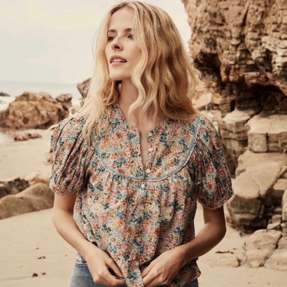 Doen Brenna Top in cream ladybird floral